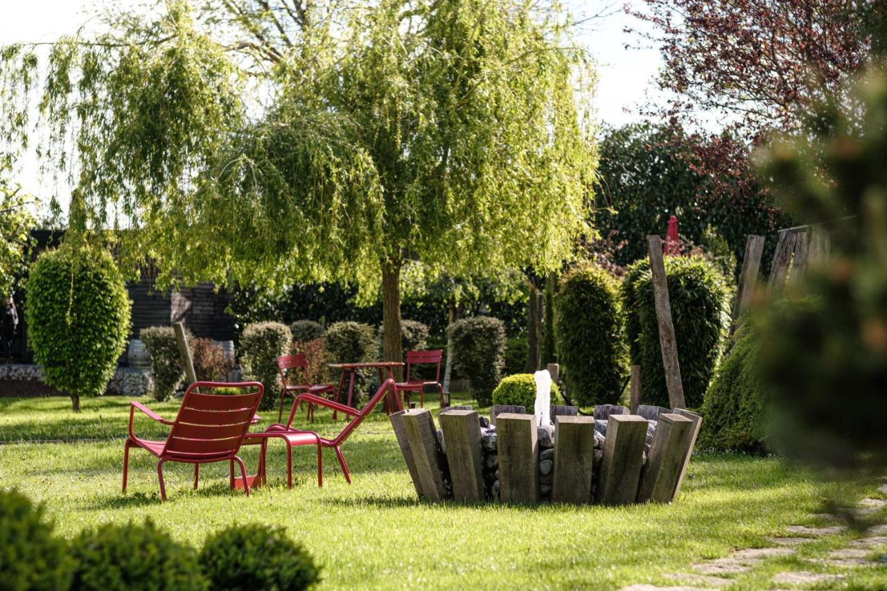 Le Domaine Des Pres Verts Suites & Chambres Avec Jacuzzi Privatif Jouey Exterior photo