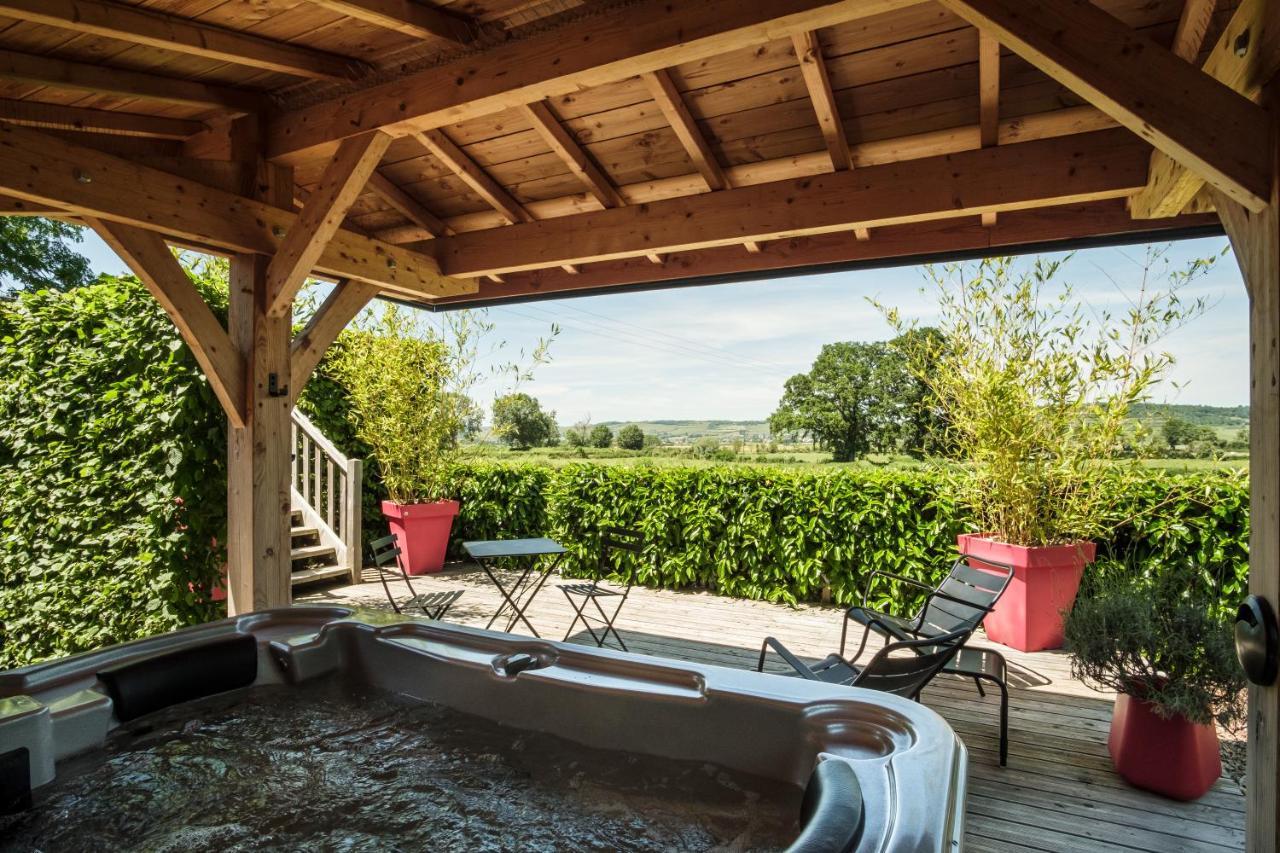 Le Domaine Des Pres Verts Suites & Chambres Avec Jacuzzi Privatif Jouey Exterior photo